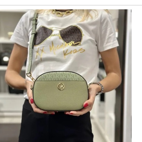 Michael Kors Handbags - Michael Kors Crossbody  - Brand new 🩵